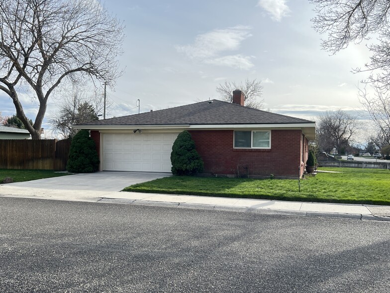 Building Photo - 1300 S Brooklawn Dr