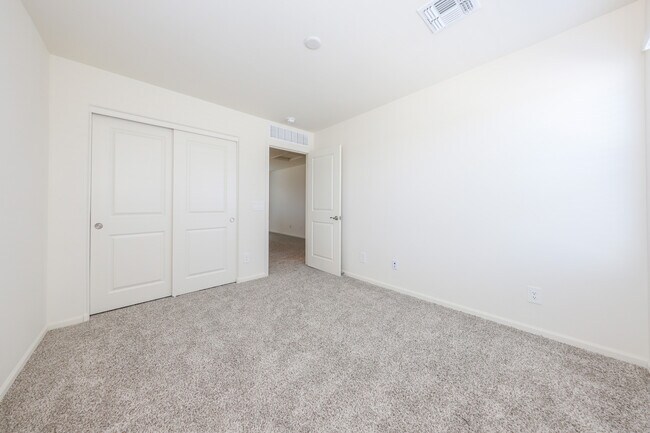 Building Photo - 7867 S Walnutview Dr