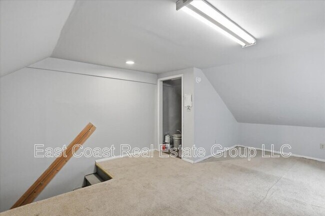 Building Photo - 834 W Washington St