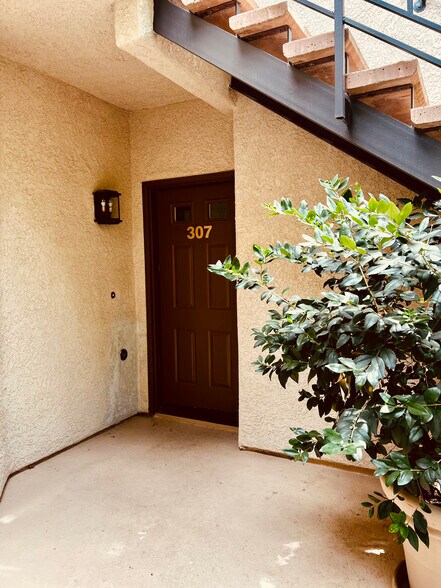 Building Photo - 24149 Del Monte Dr