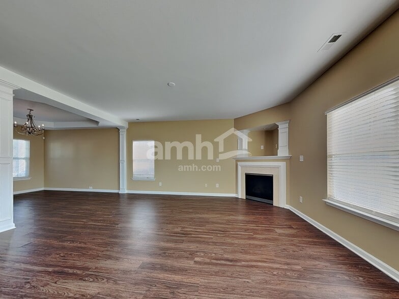 Building Photo - 2524 Ingleside Dr