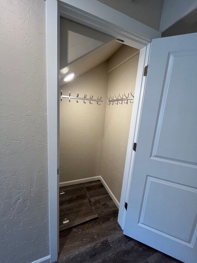 Building Photo - 3-Bed Home with Garage & Fenced Yard in Pr...