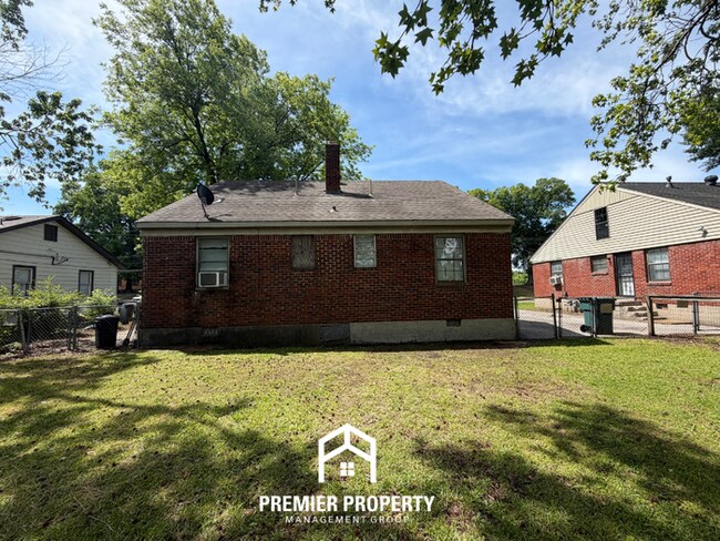 Building Photo - Cozy & Private 1BR/1BA Cottage | Fenced Yard & Washer/Dryer Included