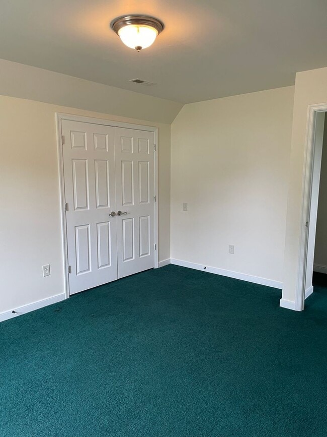 Building Photo - Waverly, VA - Four Bedroom / Two Bath - Mo...