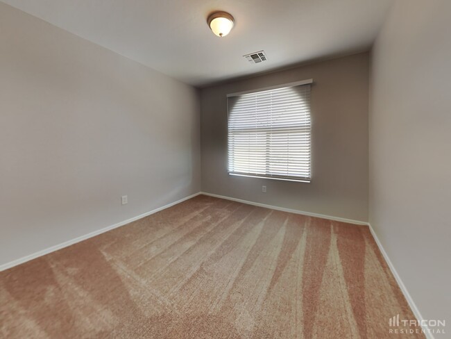 Building Photo - 12927 W Port Royale Ln