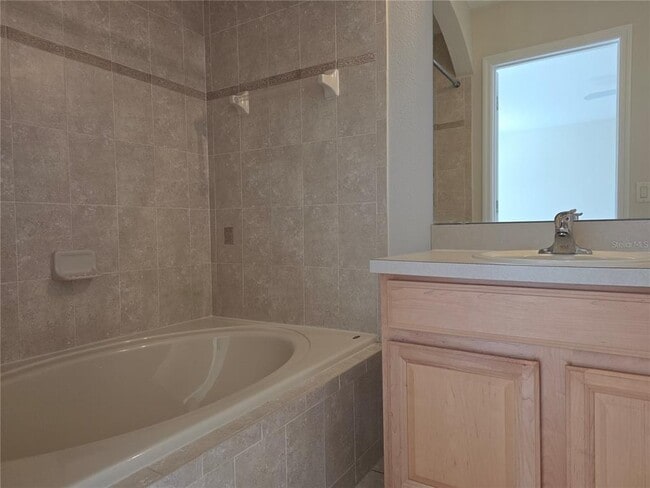 Building Photo - 16661 Cedar Crest Dr