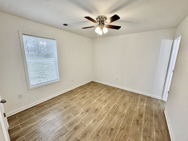 Building Photo - 581 Gilleas Rd