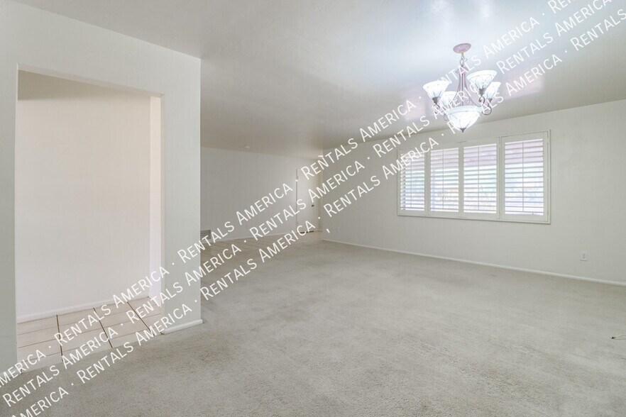 Building Photo - 4201 E Stanford Dr