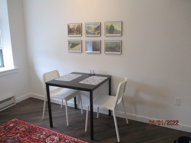 2-Seat dining area - 818 12th St