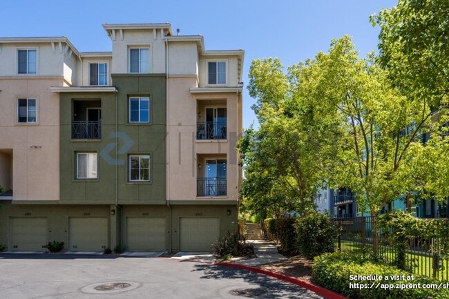 Building Photo - 4952 Haight Terrace