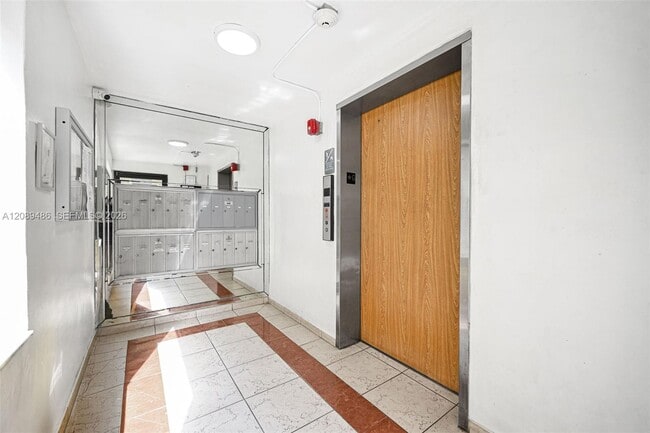Building Photo - 1334 Collins Ave