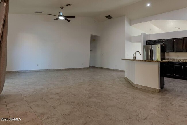 Building Photo - 3125 E Cottonwood Ln