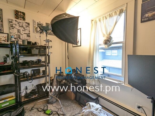 Building Photo - 20 Academy St