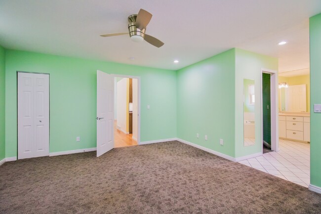 Building Photo - "Luxurious 5-Bedroom Eden Retreat with Sce...