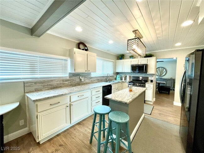 Building Photo - 2246 Windsor Dr