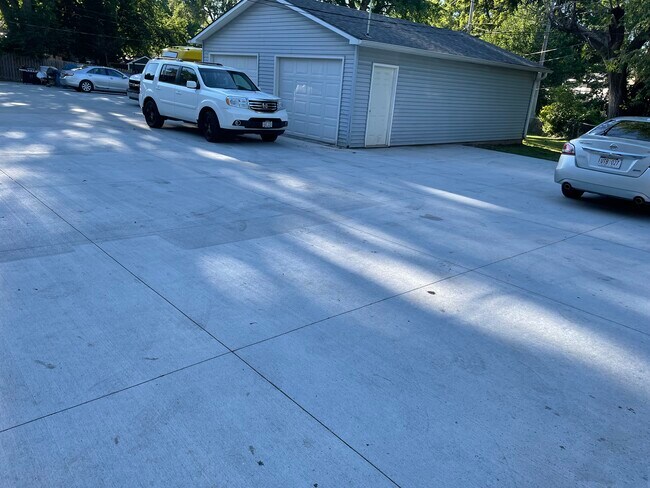 Building Photo - Blondo Street