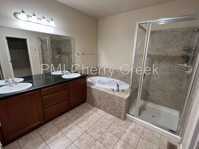 Building Photo - 8159 S Akron Ct