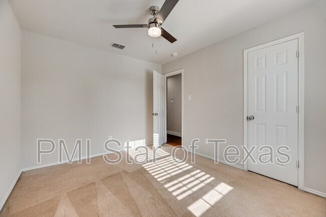 Building Photo - 1034 Churchill Dr
