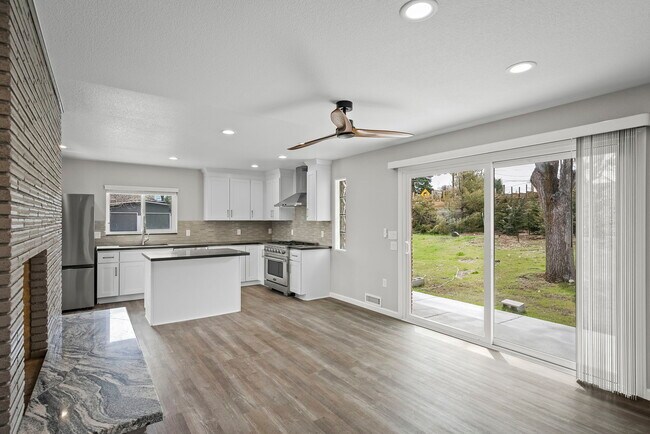 Building Photo - 2315 Armstrong Ln