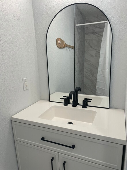 Building Photo - 3115 Marshall Dr