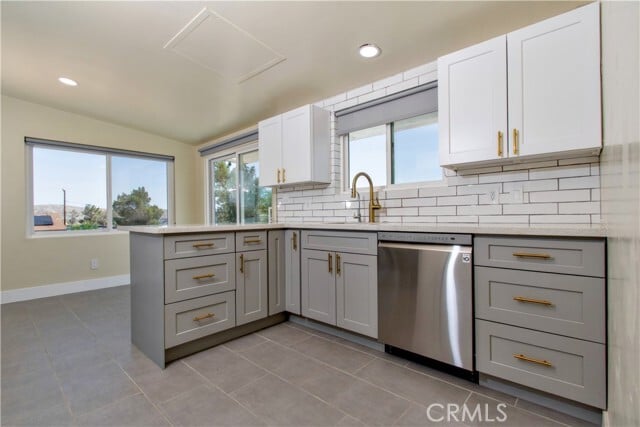 Building Photo - 61495 La Jolla Dr