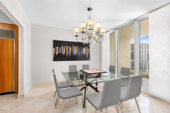 Building Photo - 2110 N Ocean Blvd