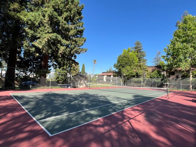 Building Photo - 1001 E Evelyn Ter