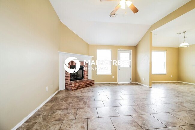 Building Photo - 3 Bedroom Pet-Friendly Home in Oklahoma City, OK with Main Street Renewal