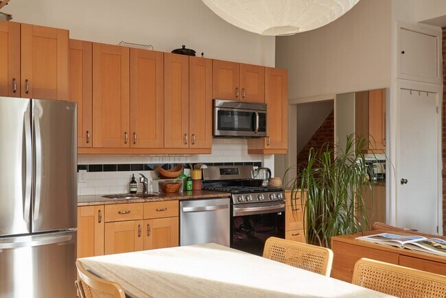 Building Photo - 82 Butler St