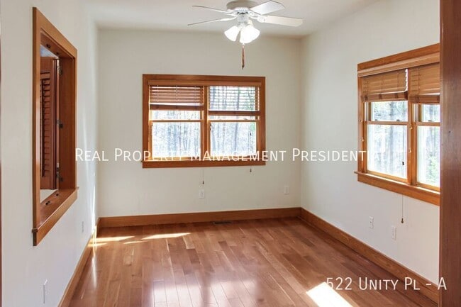 Building Photo - 522 Unity Pl