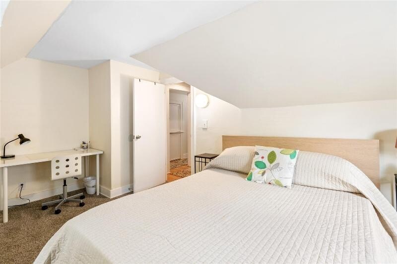 Building Photo - 939 E 3rd St