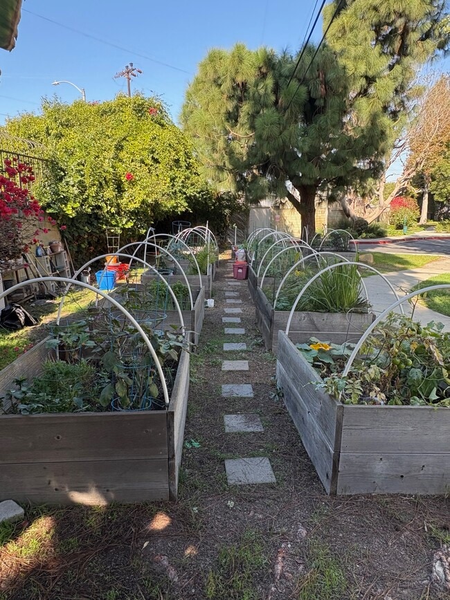 Building Photo - 5874 Bowcroft St