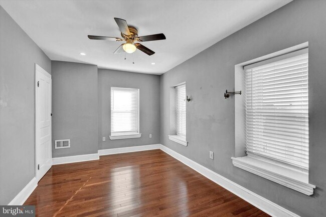 Building Photo - 205 Hermitage St