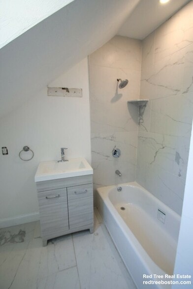 Building Photo - 32 Cedar St