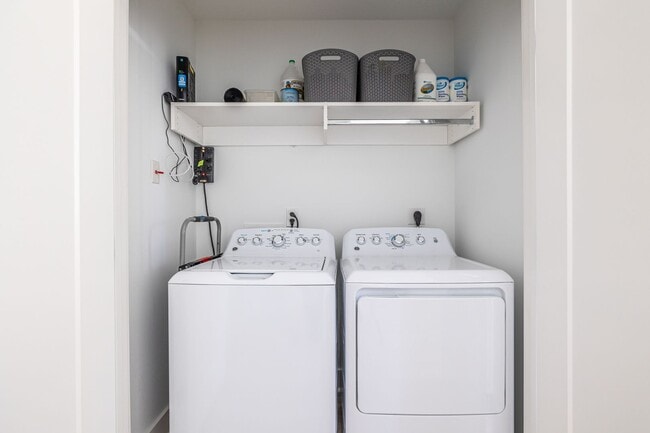 Building Photo - Top Floor 2bd/2ba Condo in East Atlanta, Perfect Roommate Setup!