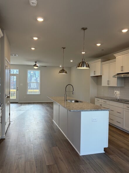 Building Photo - 206 That Way