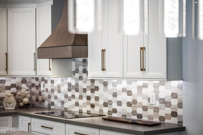 Building Photo - 7258 E Loma Ln