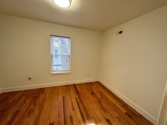 Building Photo - Beautifully  renovated 2BR house with Nice...