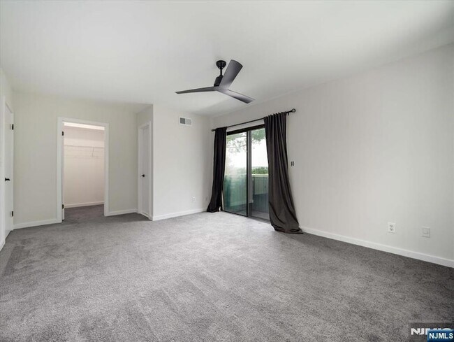 Building Photo - 241 Indian Hollow Court
