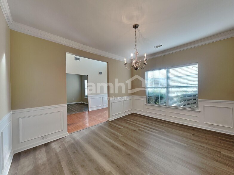 Building Photo - 1450 Grey Rock Way