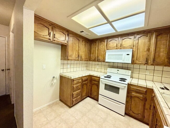 Building Photo - 3072 Colony Park Dr