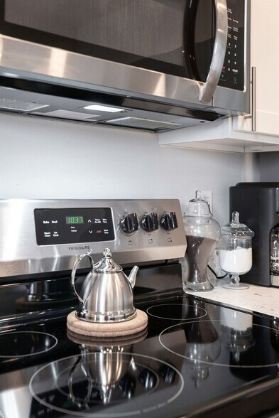 Building Photo - 624 E 32nd St