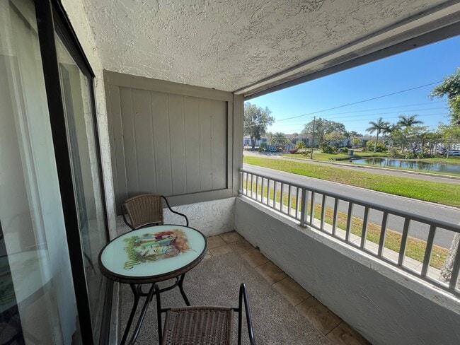 Building Photo - 2040 Lakewood Club Dr S