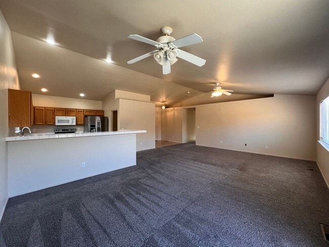 Building Photo - Great 3 bedroom Fernley home located in th...