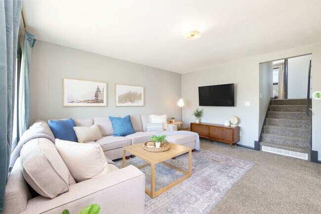 Building Photo - 8910 Cambridge Dr