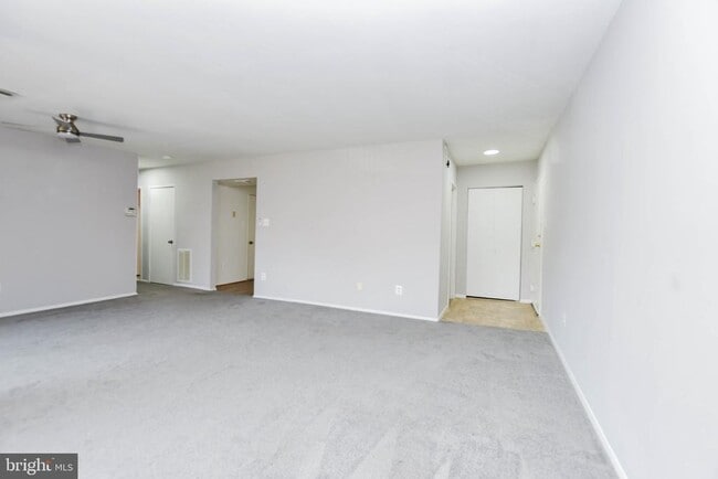 Building Photo - 10245 Prince Pl