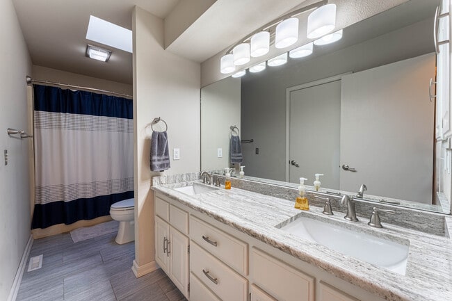 Building Photo - 14 Everleigh Dr