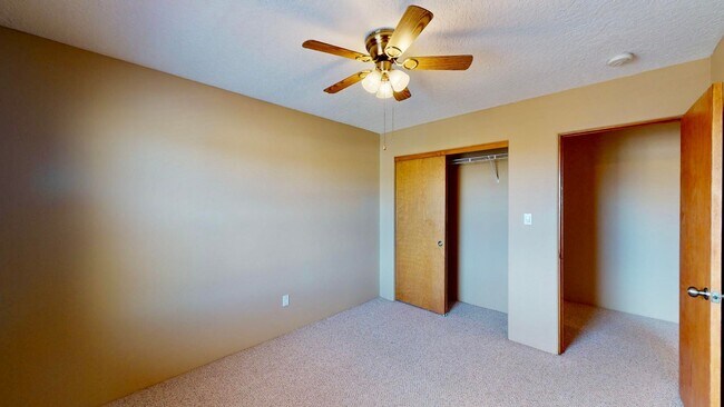 Building Photo - 3 bedroom 2.5 bathroom southwest Albuquerque