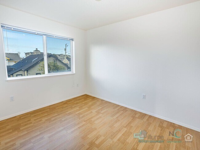 Building Photo - 849 1st Ave