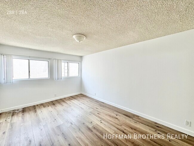 Building Photo - 1420 Rexford Dr